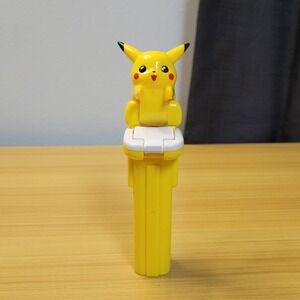 Nintendo 1999 Pokemon Pez Candy Dispenser Pikachu Bandai